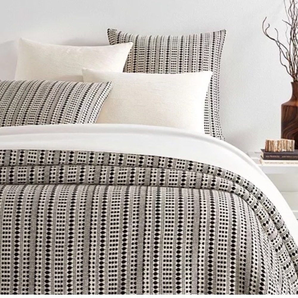 Annie Selke Fira Coverlet queen Black cream Woven Bedding set 2 pillow covers